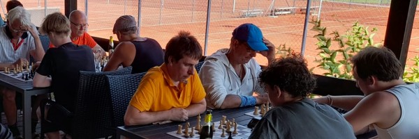 Mehr über den Artikel erfahren Schach und Tennis – Ein unschlagbares Duo: Das 14. Schach-Tennis-Turnier beim TC Haagen